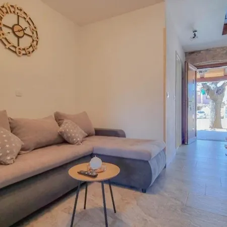 Apartman Ferienwohnung Fur 3 Personen Ca 40 Qm In Novigrad, Istrien Istrische Riviera - B61622 *