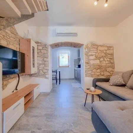 Apartman Ferienwohnung Fur 3 Personen Ca 40 Qm In Novigrad, Istrien Istrische Riviera - B61622 Karpinjan